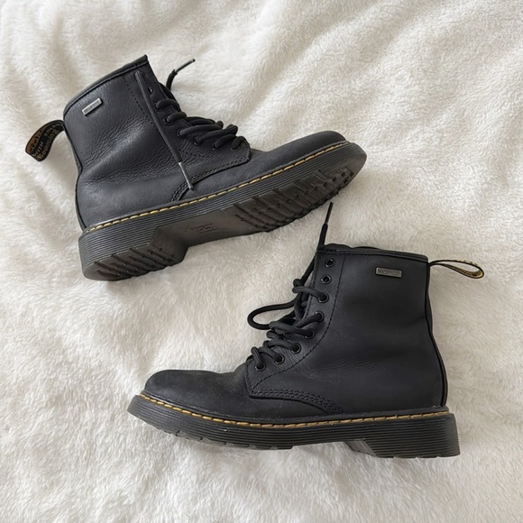 Dr. Marten's black YOUTH kids 1460 WATERPROOF LEATHER BOOTS size 2 - Picture 2 of 8